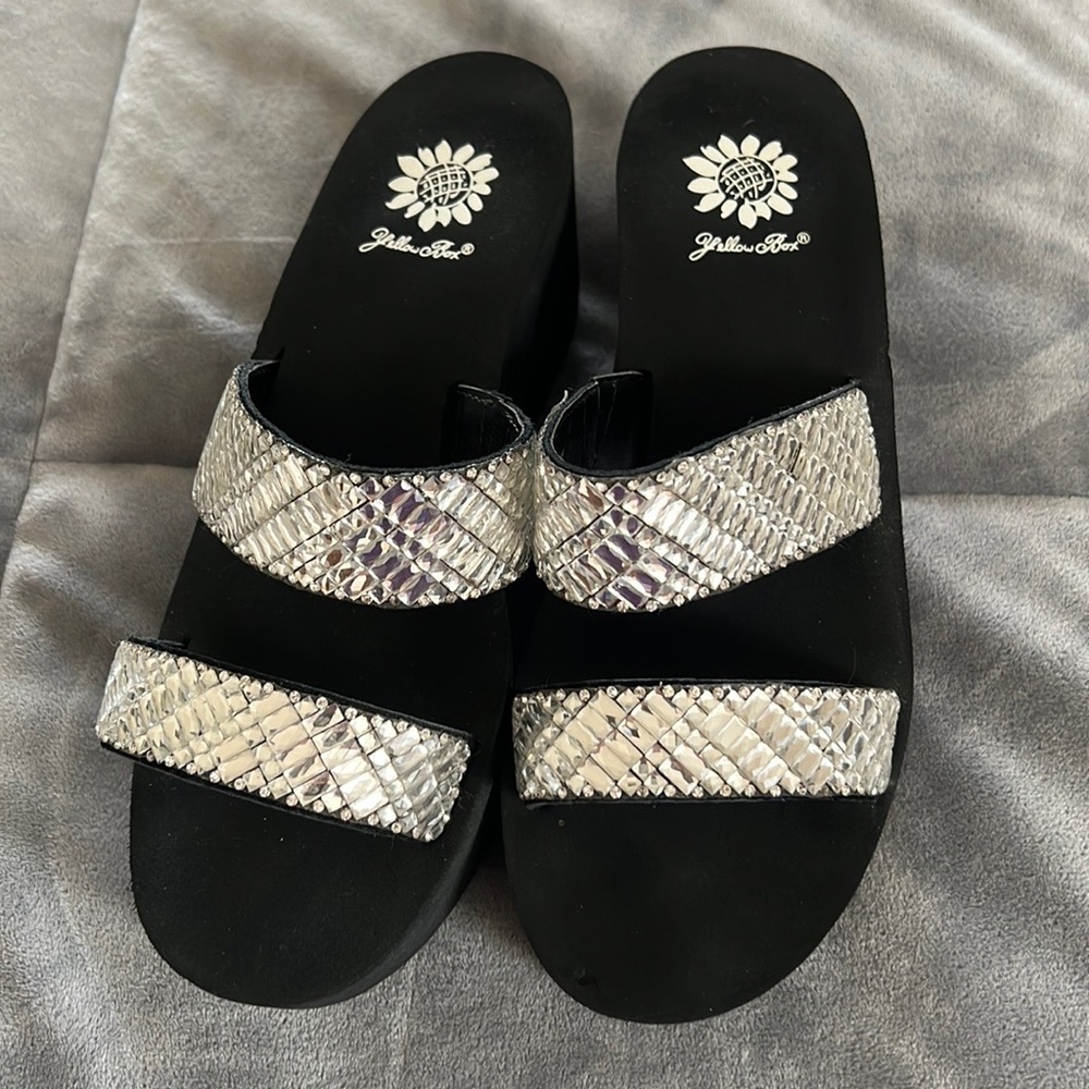 Yellowbox size 8 rhinestone sandals